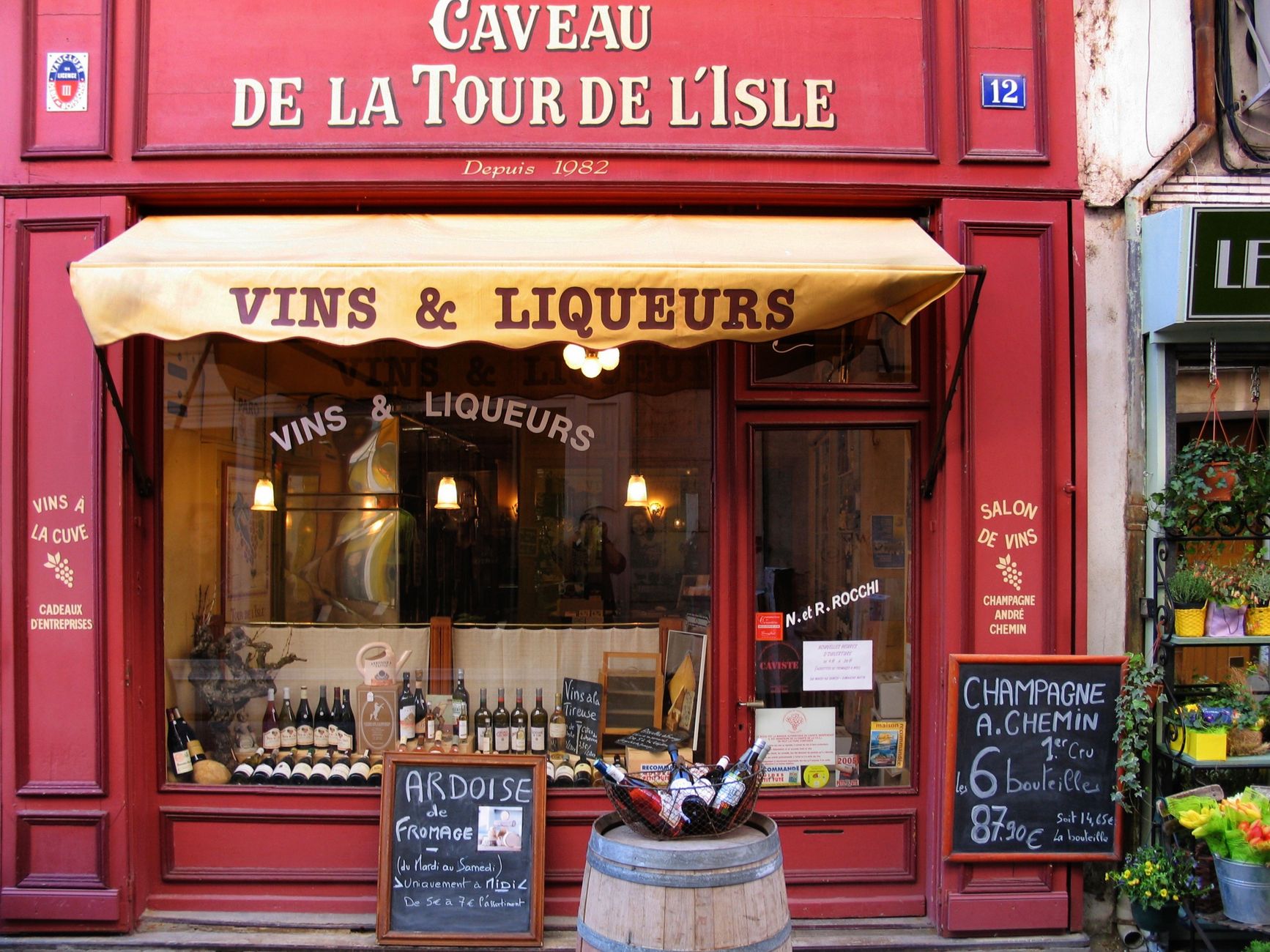 Caviste équipe à Marseille